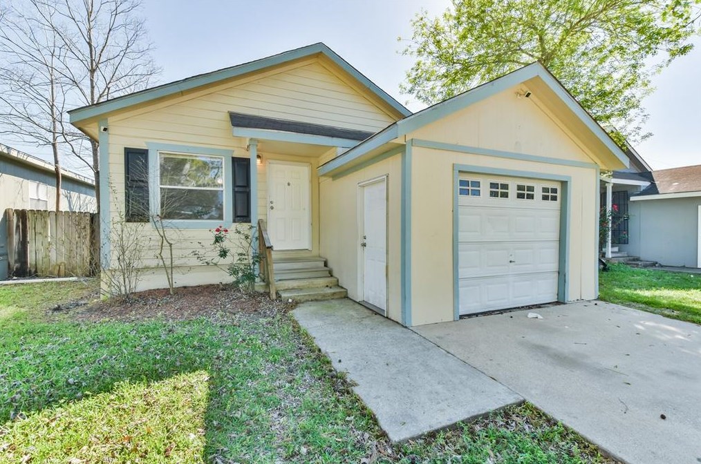 11918 Greenspark Ln, Houston, TX 77044
