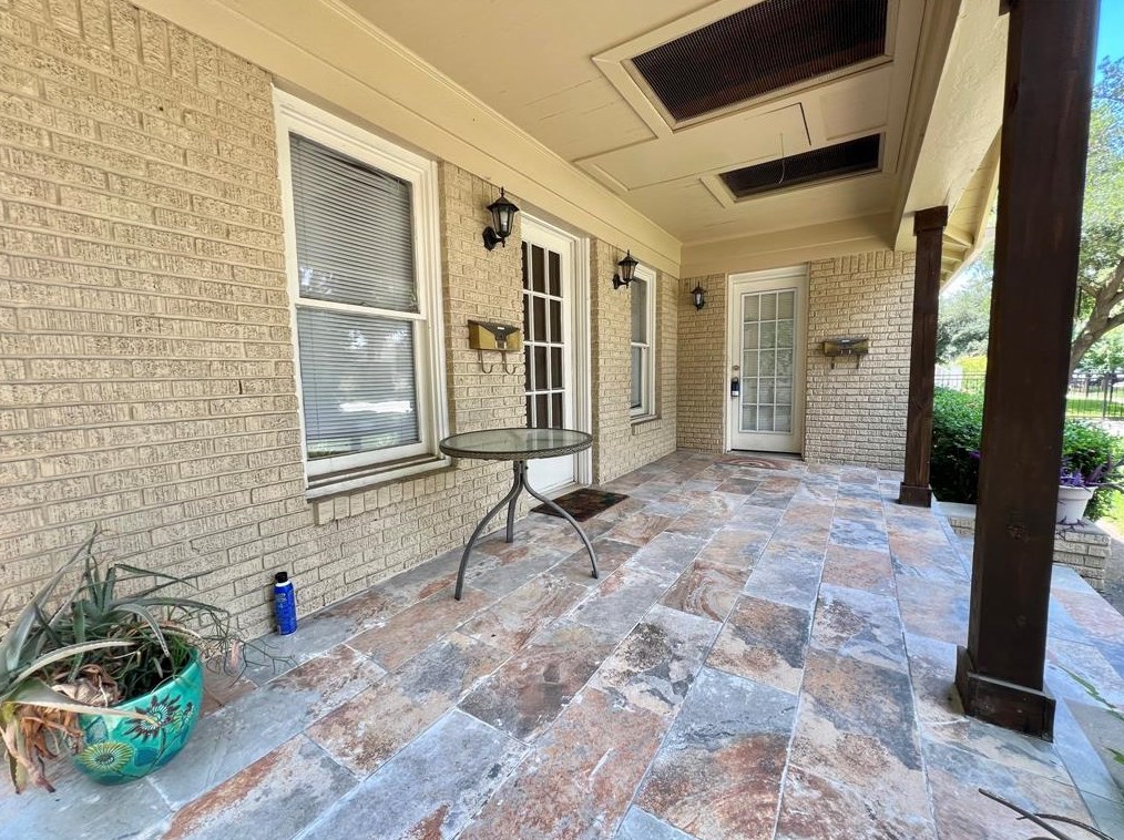 738 9th St, Houston TX  77007-1724 exterior