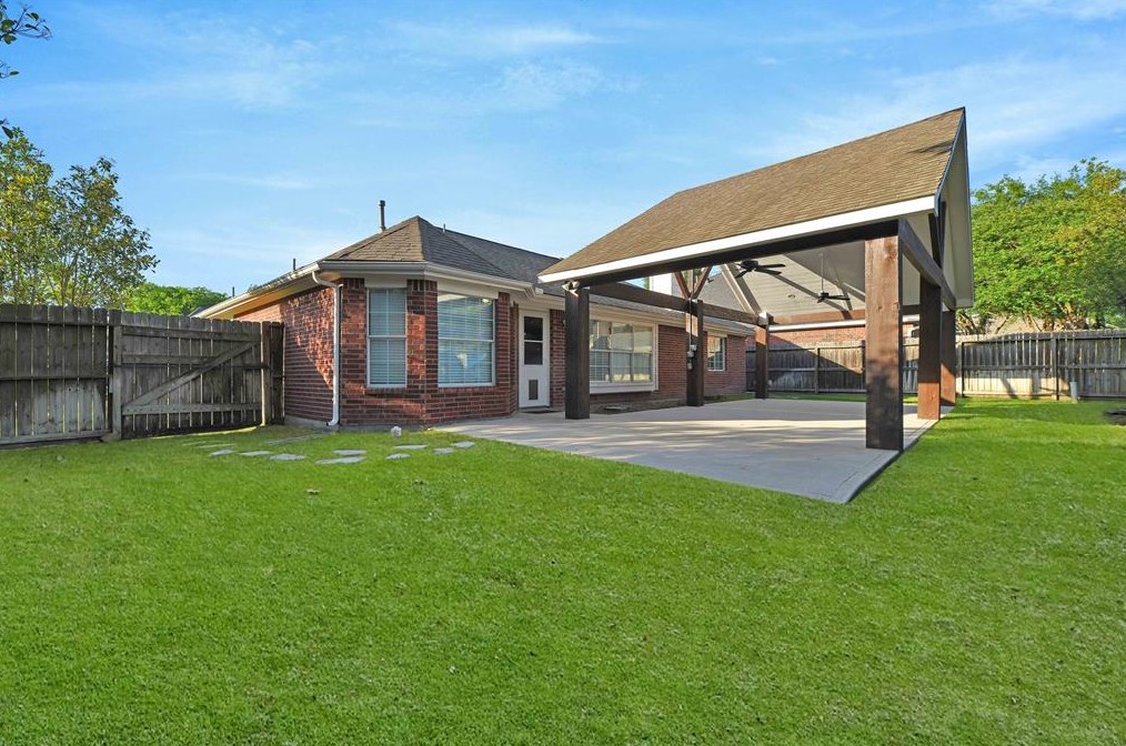 7602 Dolphin Arc Dr, Humble, TX 77346