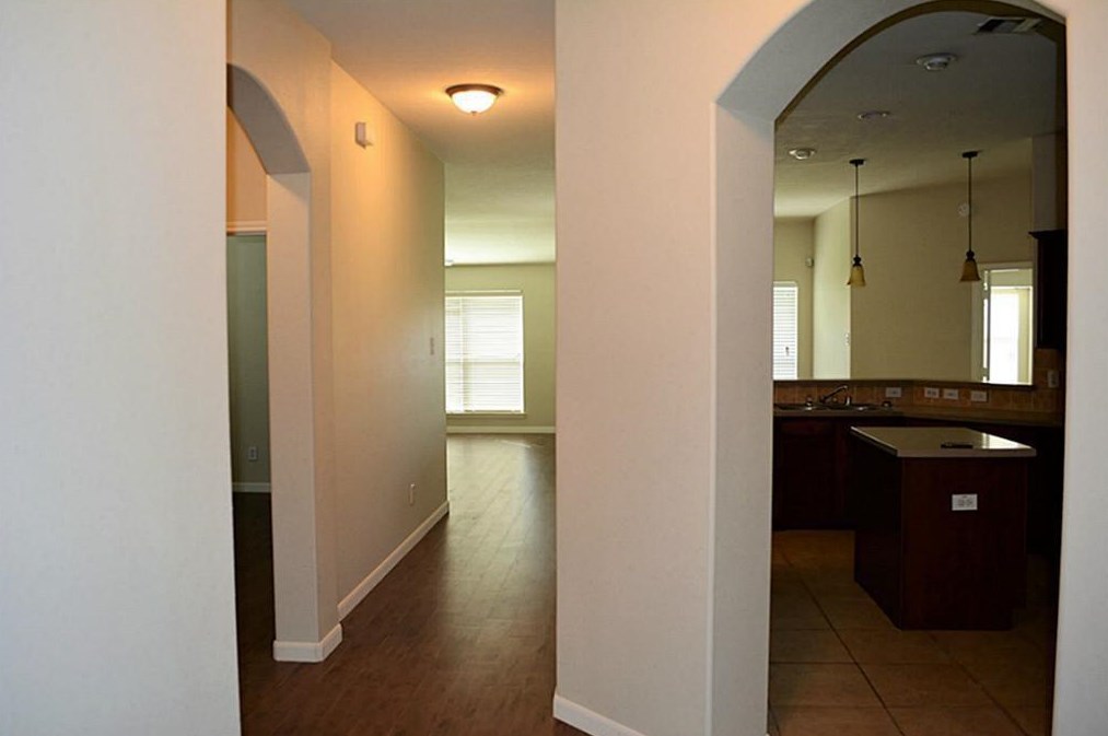 9926 Lynette Falls Dr, Houston, TX 77095