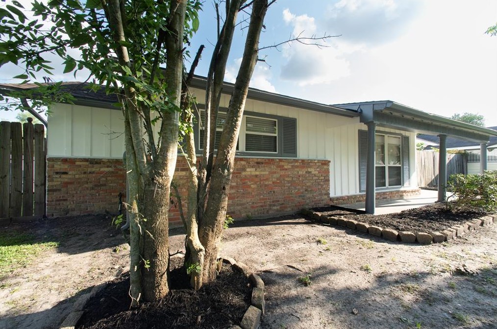 5870 Overdale St, Houston, TX 77033-2314