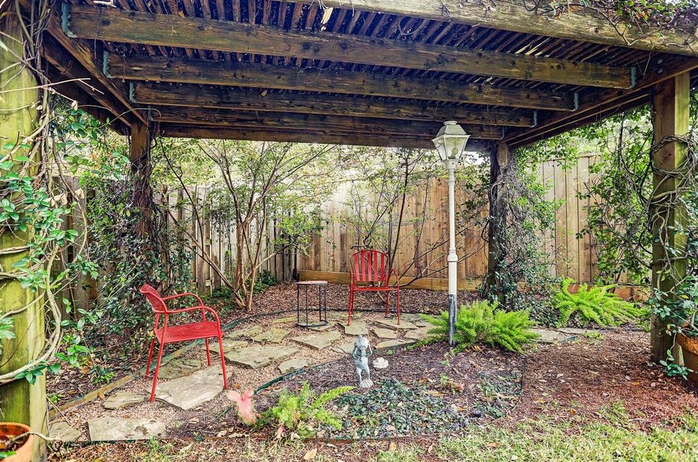 5335 Yarwell Dr, Houston TX  77096-5329 exterior