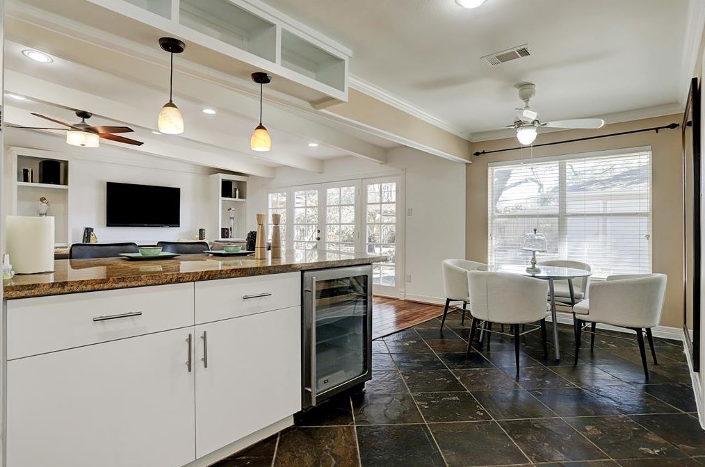 5335 Yarwell Dr, Houston TX  77096-5329 exterior