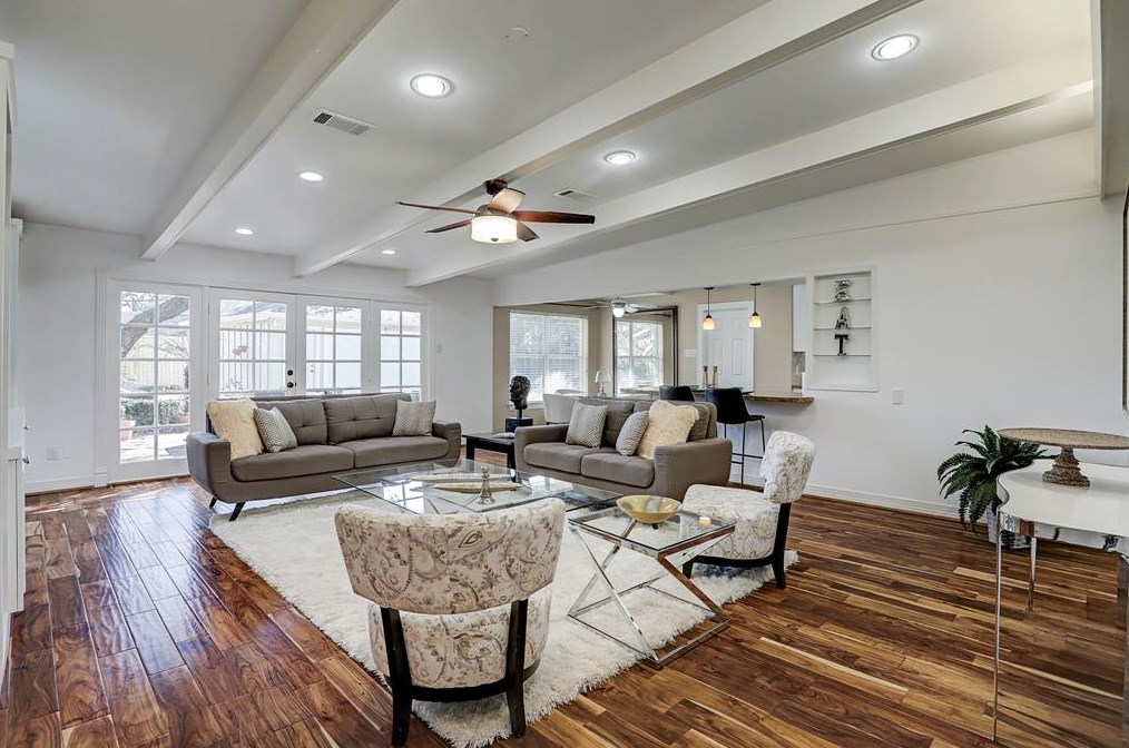 5335 Yarwell Dr, Houston TX  77096-5329 exterior