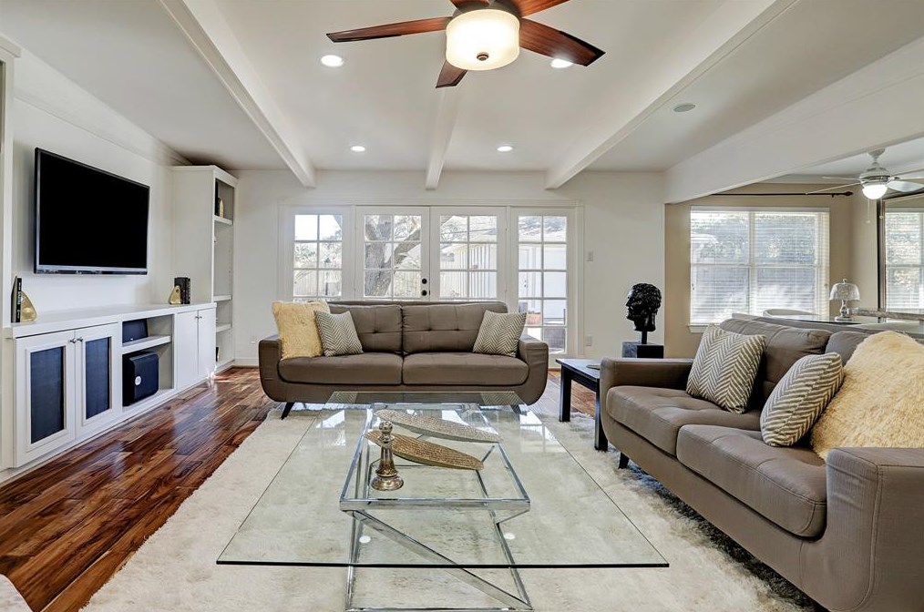 5335 Yarwell Dr, Houston TX  77096-5329 exterior