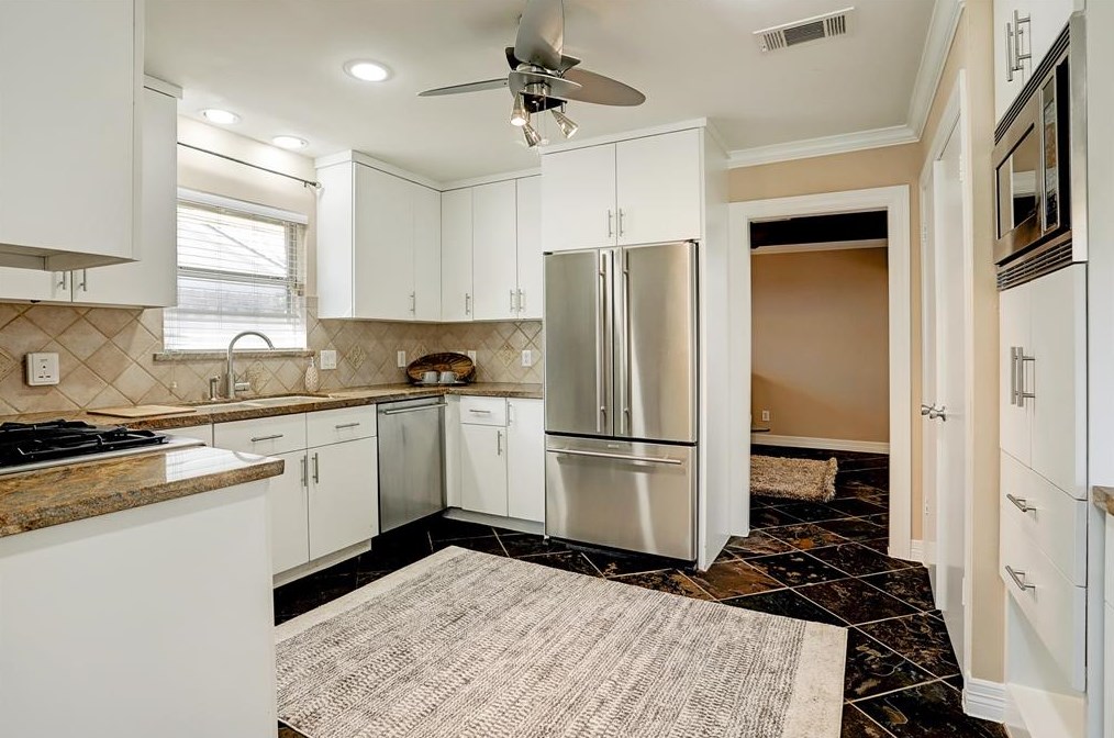 5335 Yarwell Dr, Houston TX  77096-5329 exterior