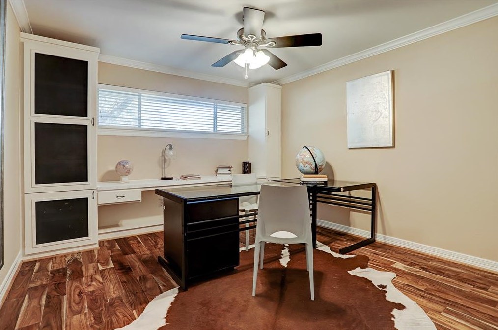 5335 Yarwell Dr, Houston TX  77096-5329 exterior