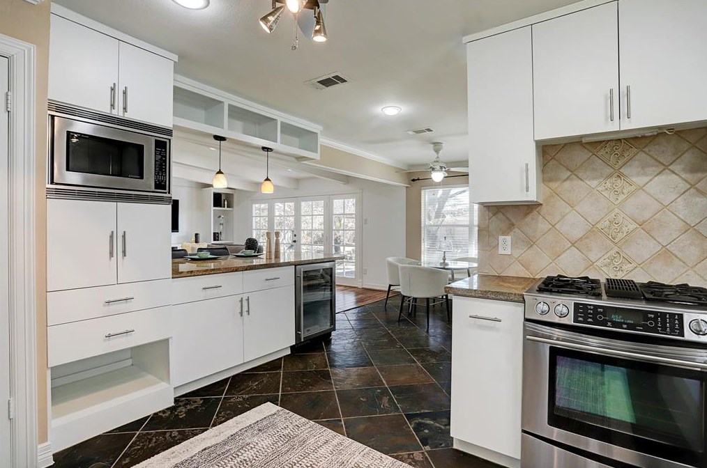 5335 Yarwell Dr, Houston TX  77096-5329 exterior