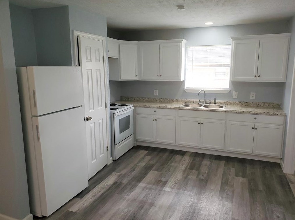 3453 W Highway 6 Unit 2, Alvin, TX 77511