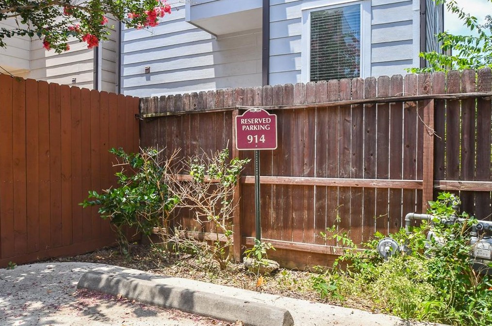 914 W 20th St, Houston, TX 77008