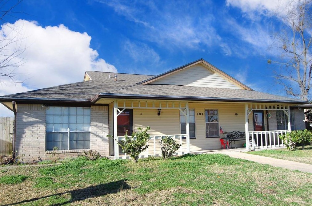 707 Ruth Ct #b, White Hall, TX 77868