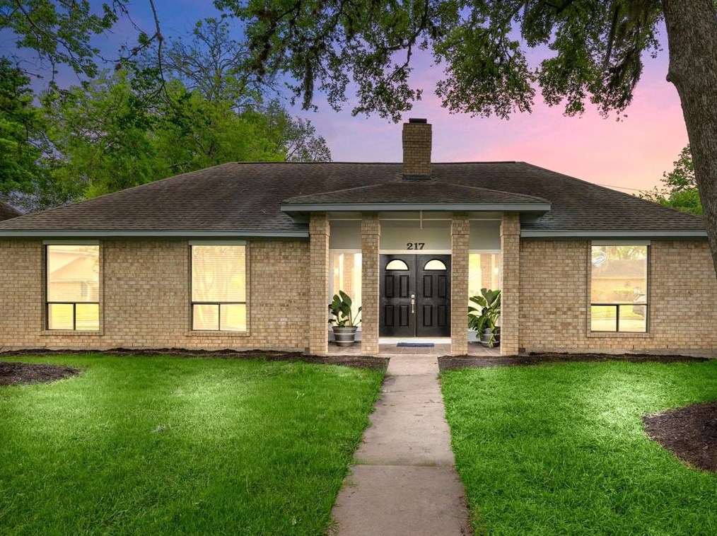 217 Persimmon Ln, Richwood, TX 77566-4724
