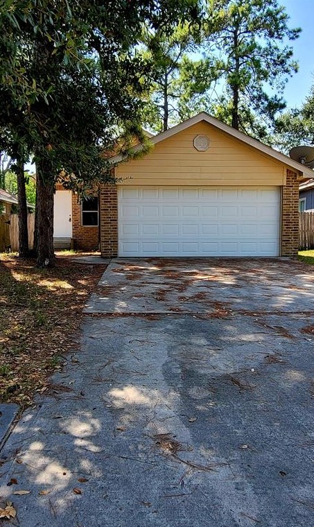 11802 Greencanyon Dr, Houston, TX 77044