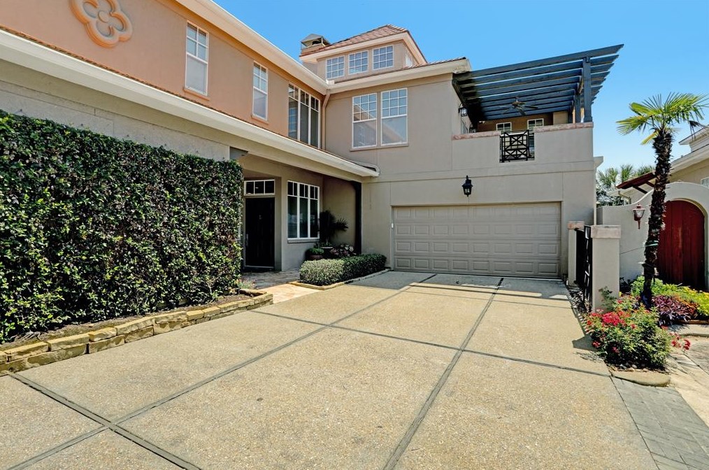 523 Southport Ln, Kemah, TX 77565-2921