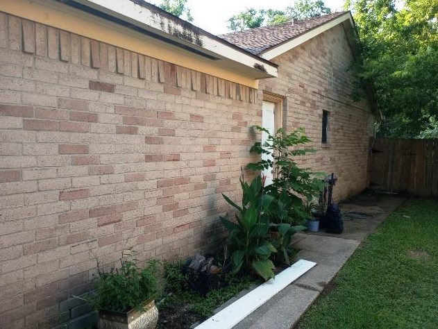 7230 Winding Trace Dr, Houston, TX 77086-1856