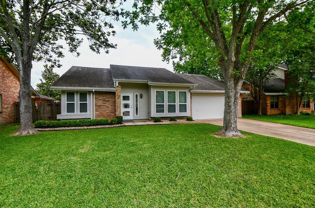 1923 Brushy Creek Dr, Sugar Land, TX 77478