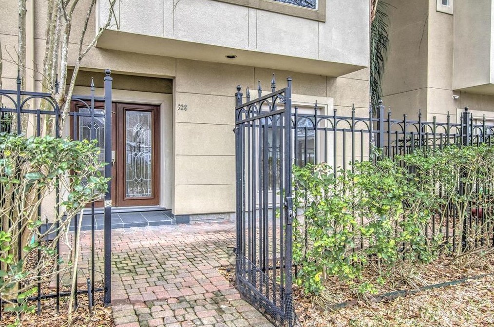 328 Asbury St, Houston, TX 77007
