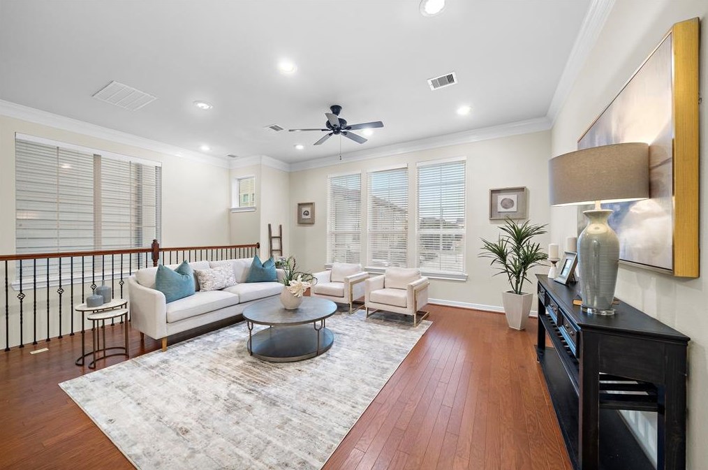 876 Fisher St, Houston, TX 77018