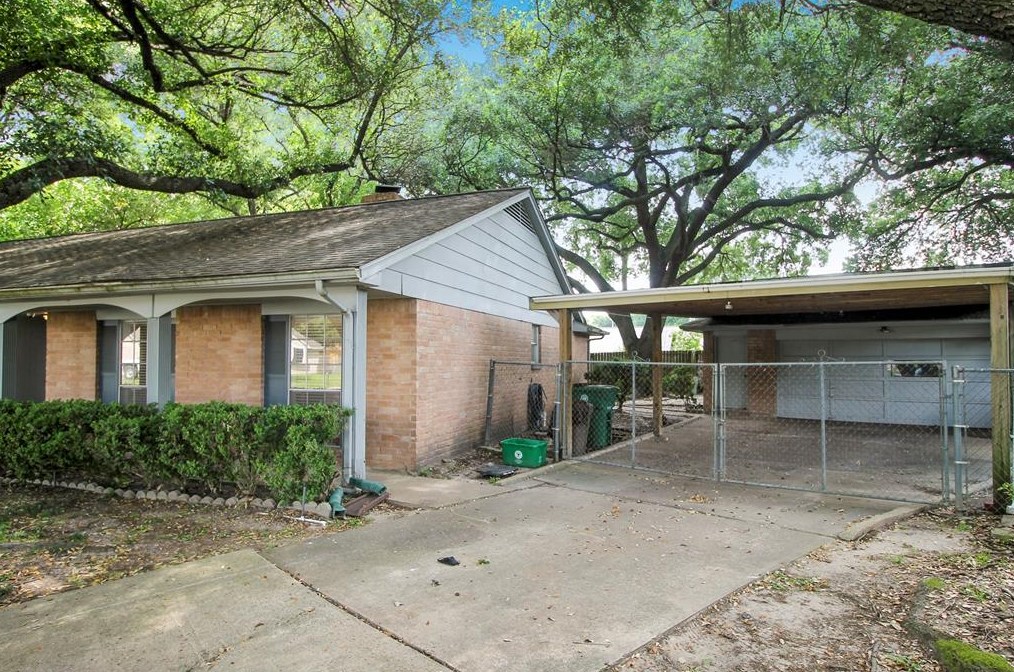 10862 Radford Ln, Houston, TX 77099-4723