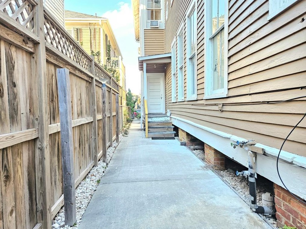 1821 Broadway St #3, Galveston, TX 77550