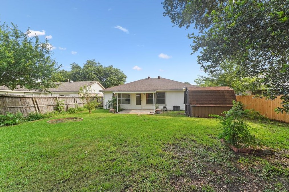 3615 Lancaster Walk Dr, Houston TX  77066-4104 exterior