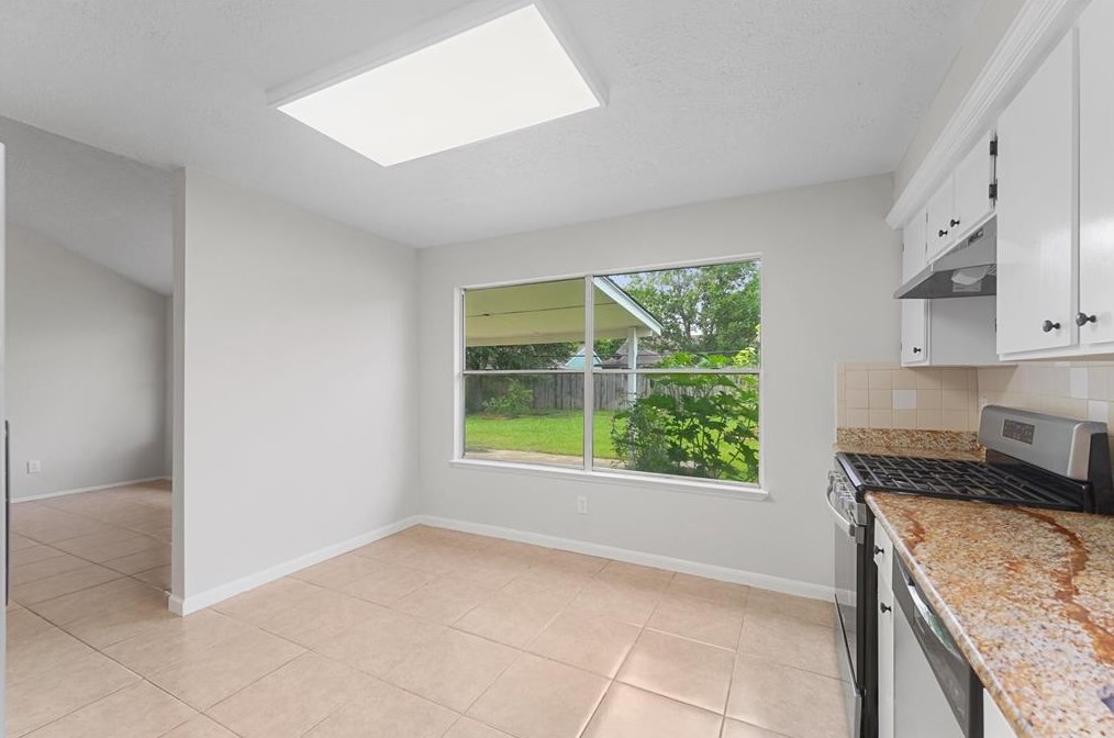 3615 Lancaster Walk Dr, Houston TX  77066-4104 exterior