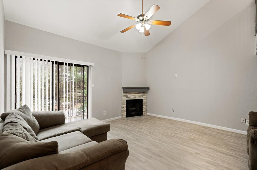 10811 Richmond Ave #12, Houston, TX 77042