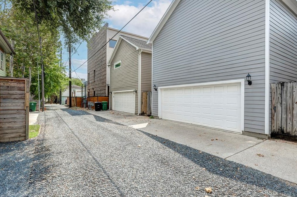 412 Cortlandt St, Houston TX  77007-2632 exterior