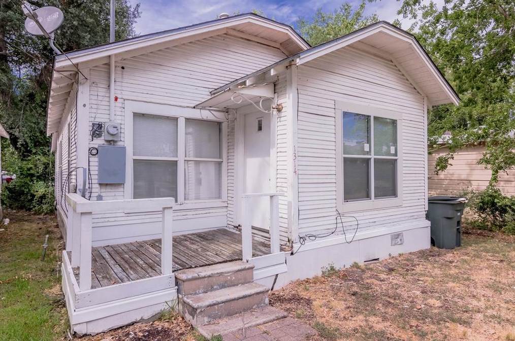 1314 16th St, Huntsville, TX 77340