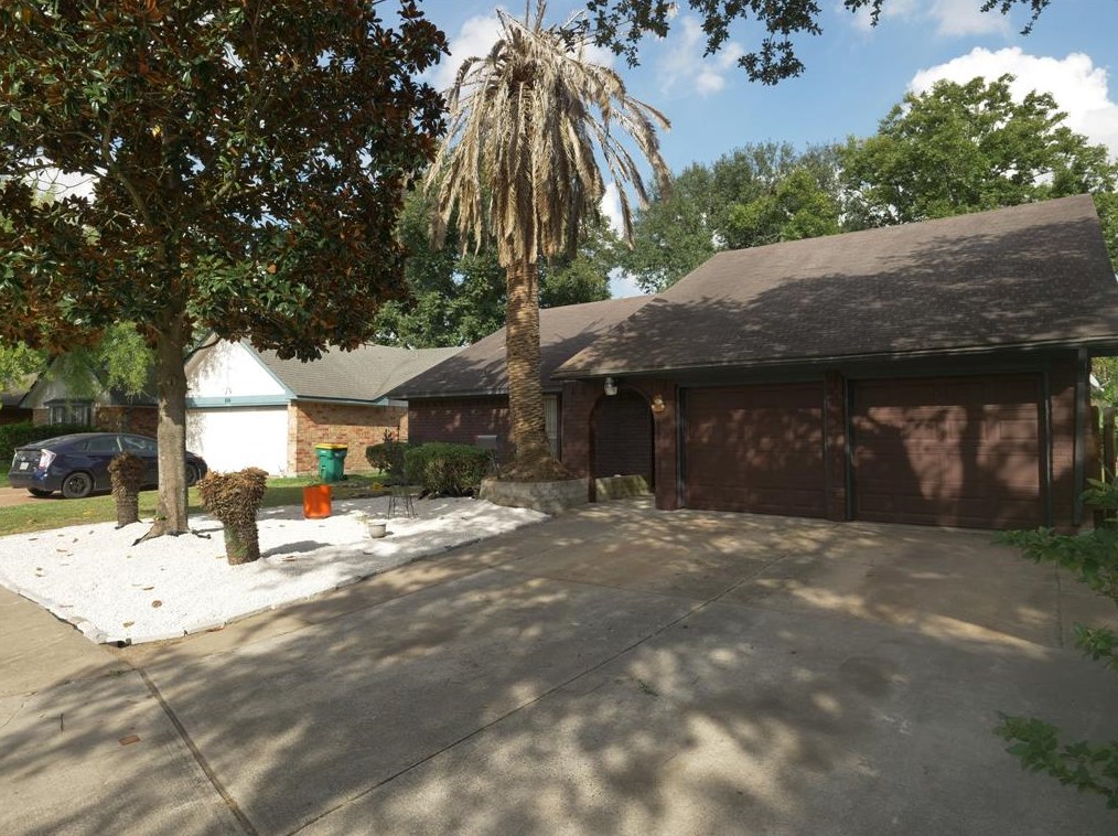 8110 Moonlight Forest Dr, Houston, TX 77088-2843