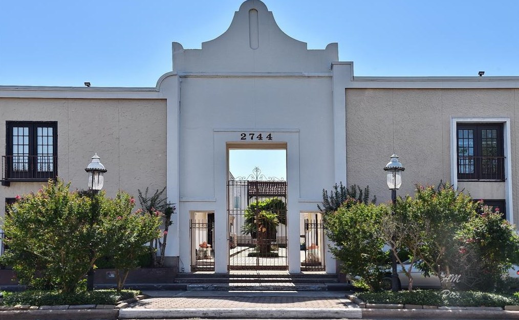 2744 Briarhurst Dr Apt 31, Houston, TX 77057