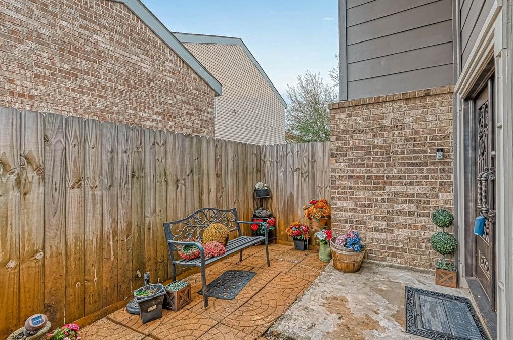 12315 Split Rail Ln, Houston TX  77071-3017 exterior