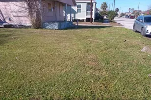 1315 52nd St, Galveston, TX 77551 - Photo 4