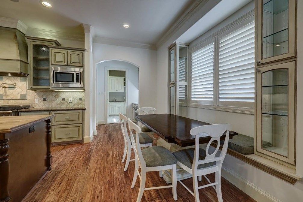 4106 Rice Blvd, Houston TX  77005-1756 exterior