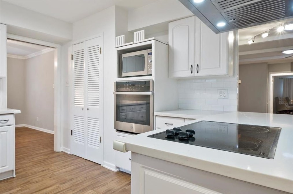5443 Beechnut St, Houston TX  77096-1503 exterior
