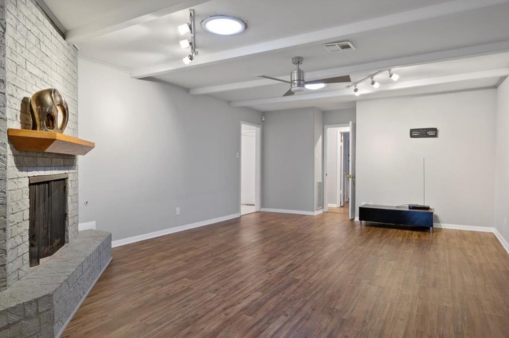 5443 Beechnut St, Houston TX  77096-1503 exterior