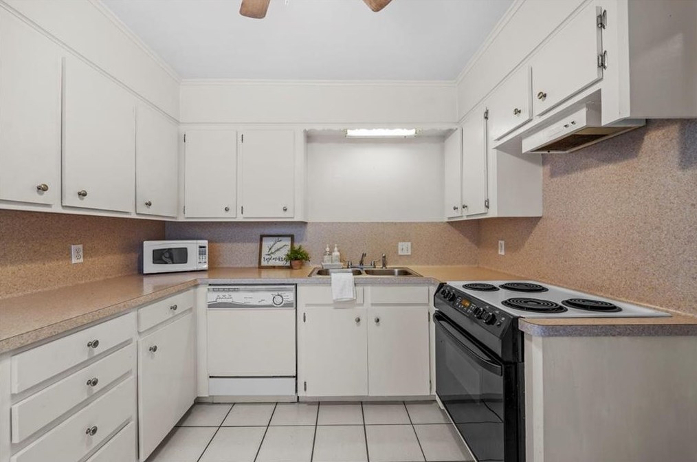 614 Normal Park Dr, Huntsville TX exterior