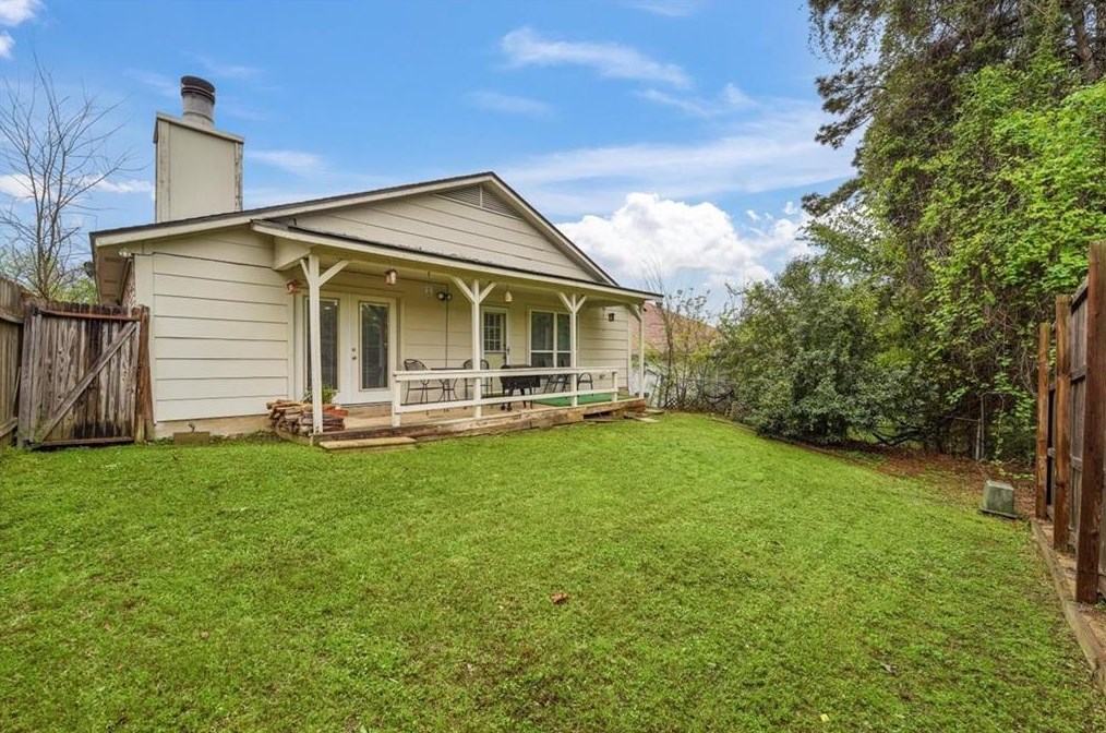 614 Normal Park Dr, Huntsville TX exterior