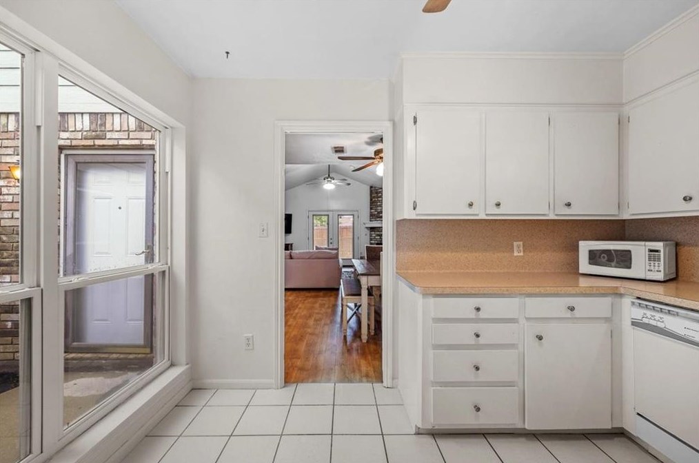 614 Normal Park Dr, Huntsville TX exterior