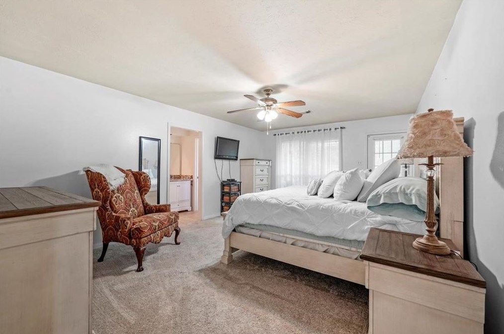 614 Normal Park Dr, Huntsville TX exterior