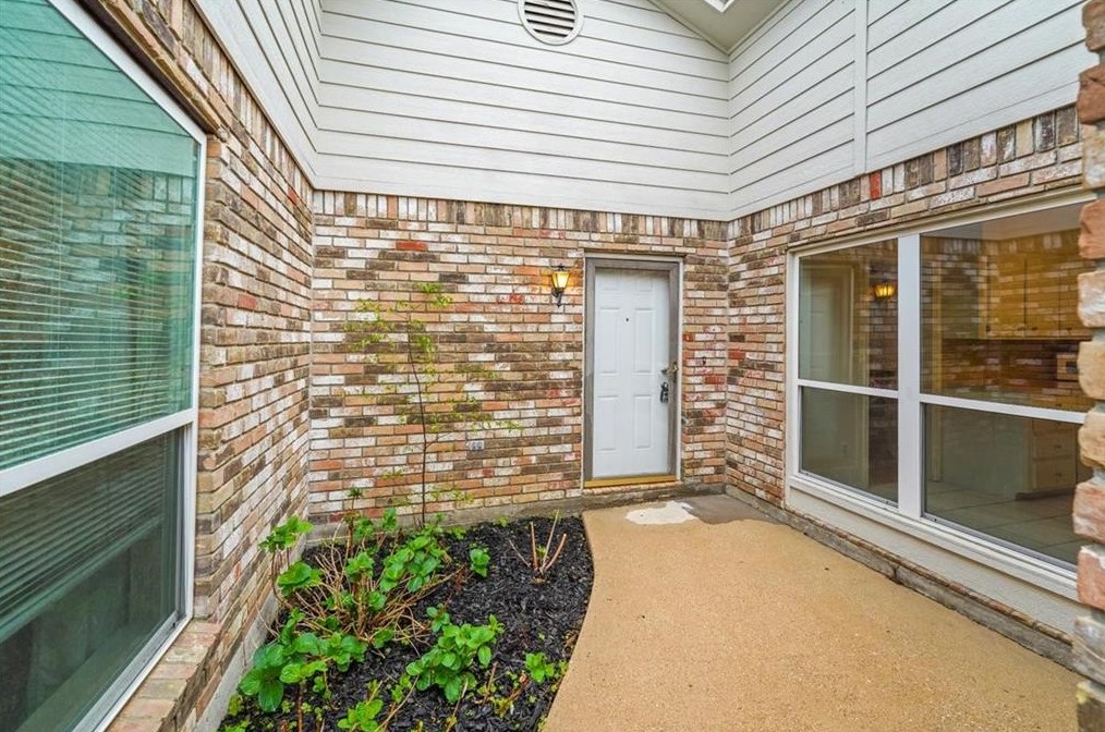 614 Normal Park Dr, Huntsville TX exterior