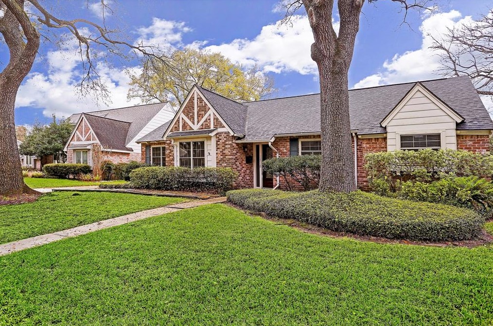 12714 Trail Hollow Dr, Houston, TX 77024