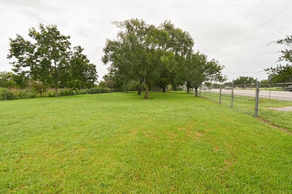 10109 Highway 6, Hitchcock, TX 77563