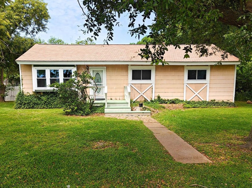 2218 12th Ave, Texas City, TX 77590-5121