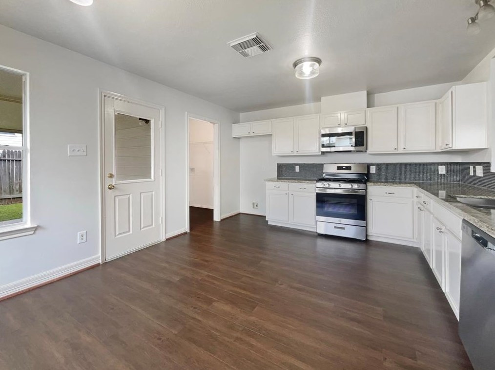 8303 Kingsbridge Meadow Dr, Houston TX  77083-7343 exterior