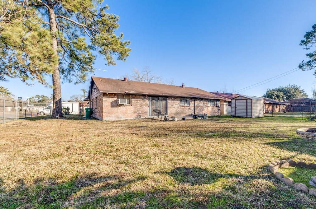 6502 Leedale, Houston TX  77016-2415 exterior
