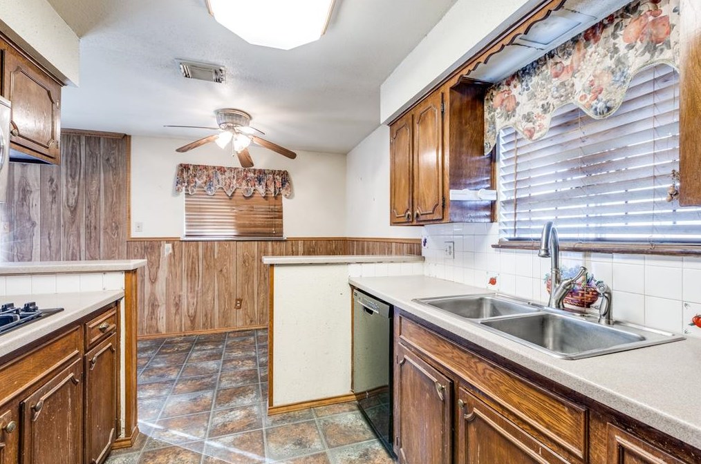 6502 Leedale, Houston TX  77016-2415 exterior