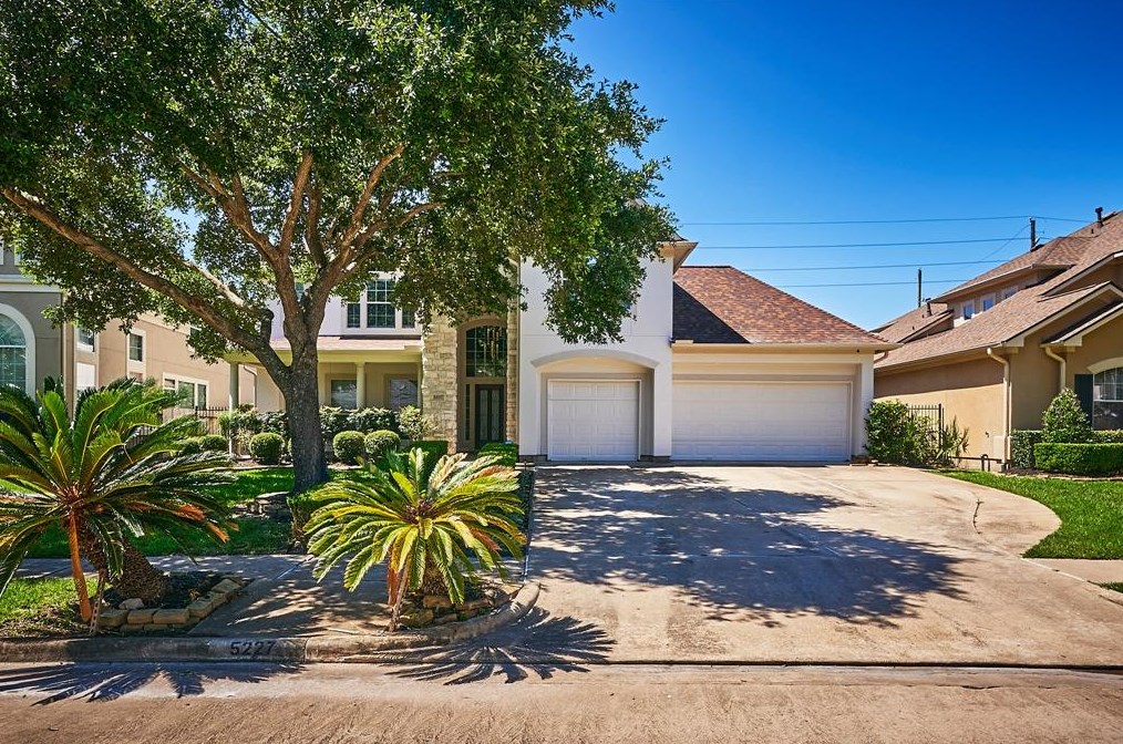 5227 Dawnington Pl, Sugar Land, TX 77479-4207