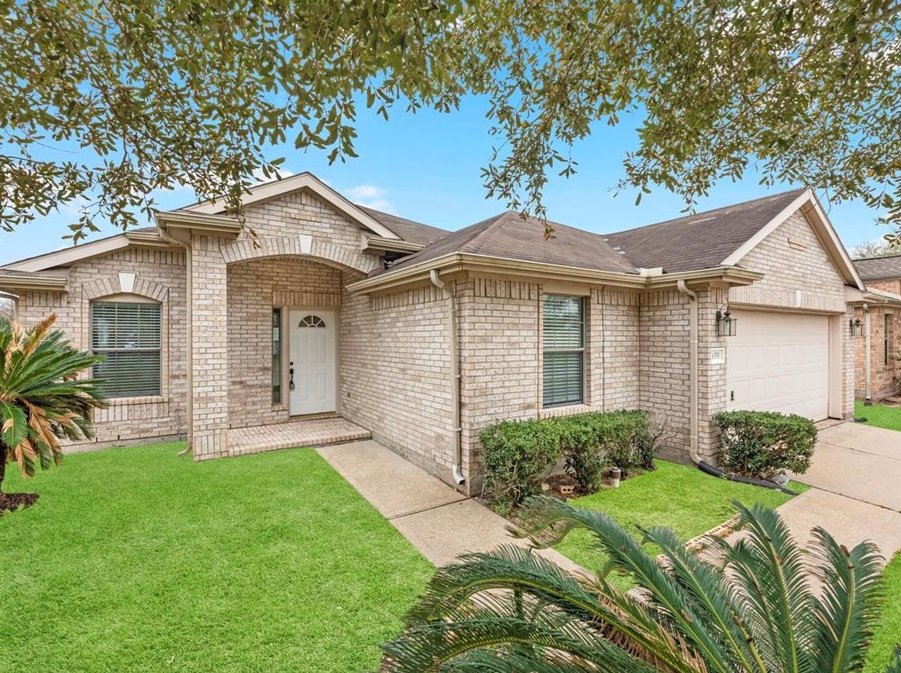 16331 Autumn Leigh Dr, Houston, TX 77083