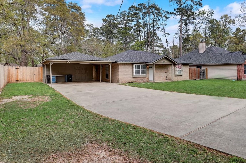 1512 Briar Cliff St, Conroe, TX 77385-9743